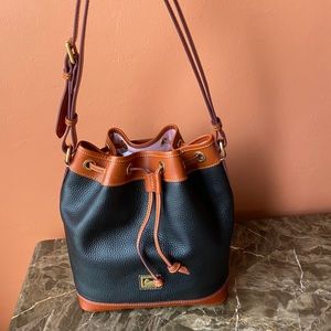 Dooney & Bourke Dillen Drawstring in black